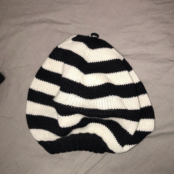 Bijou Brigitte Accessory Set - Hat, Gloves, Scarf - Picture 3 of 7